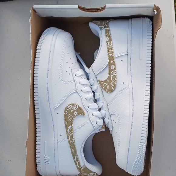 ⚫️ Black Friday Deal💎 HP 💎 Nike Air Force 1 "Bandana" Shoes size 5.5 for women - Picture 2 of 4